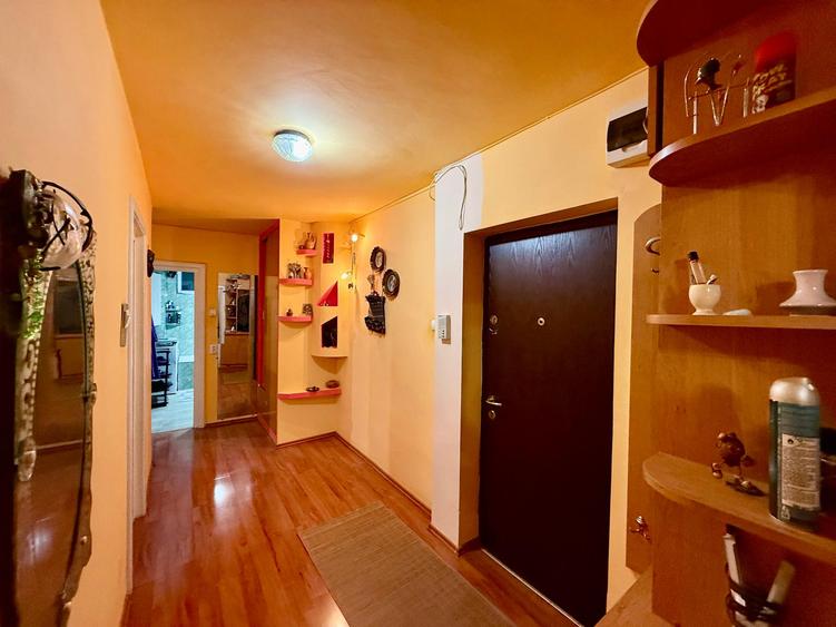 Apartament 2 camere, decomandat, etaj 1, Zona Marasti