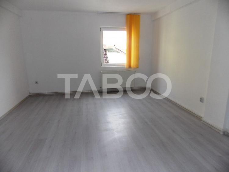 Spatiu pentru birouri de inchiriat cu utilitati incluse in Strand