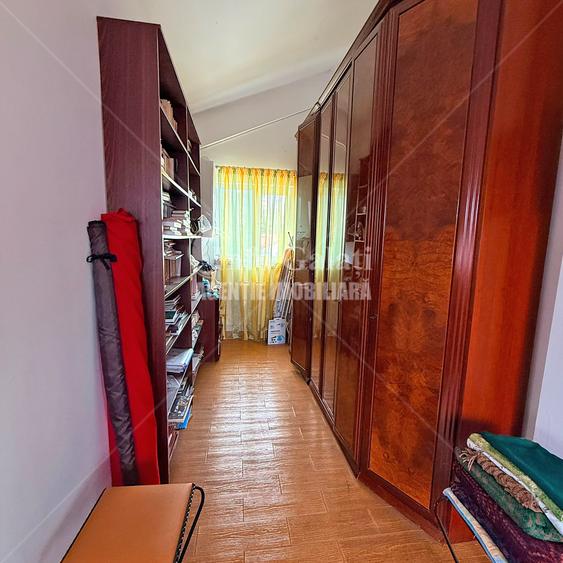 | Imobil cu destinatie mixta: Spatiu Comercial + Rezidential | Micro 20 |
