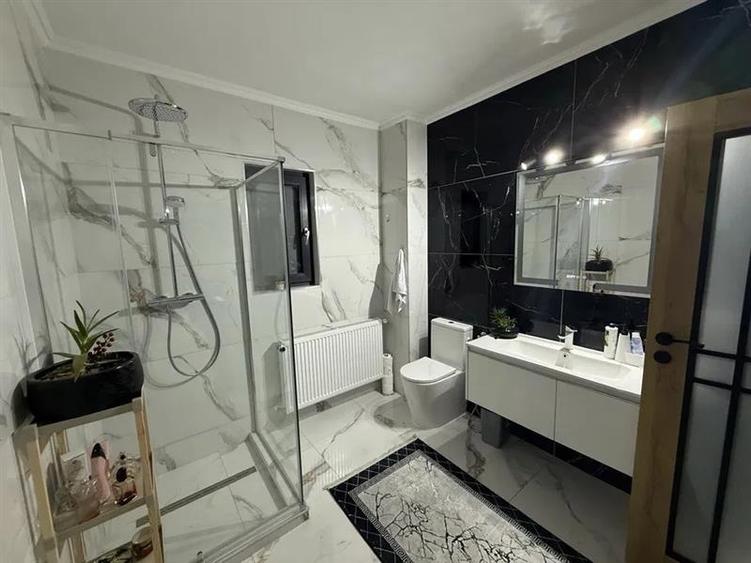 Casa de vanzare - 194 mp utili si 1000 mp teren - Burdujeni