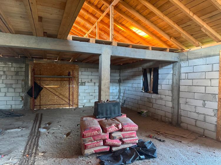 Casa Peris  zona Cocioc  (Nefinalizata) , langa terenul de Golf Bucharest