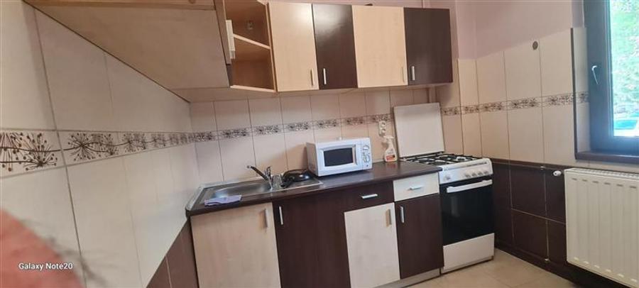 DE INCHIRIAT 3 CAMERE ZONA SPITAL