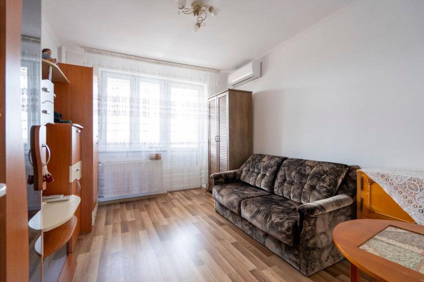 Apartament 3 camere, 2 bai, Nufarul , etaj intermediar