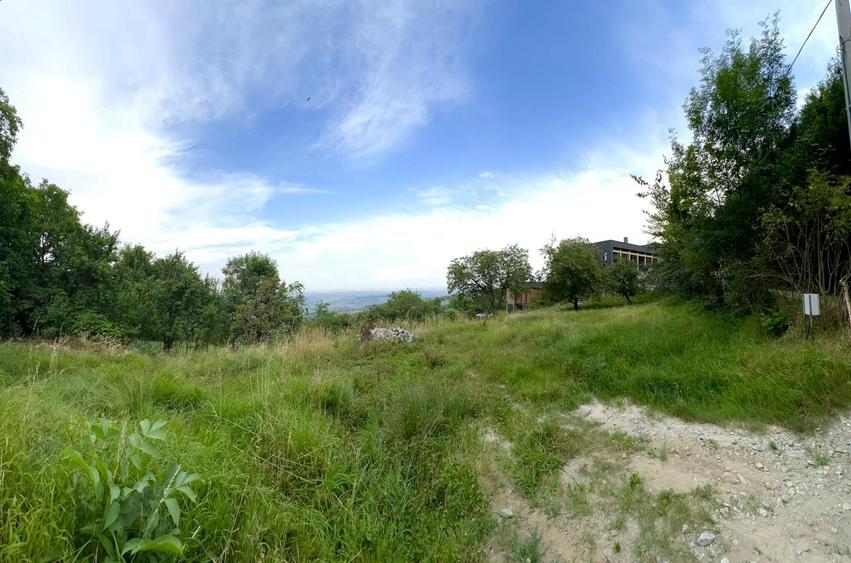 Teren cu panorama asupra Clujului, zona accesibila cu vile- Feleacu