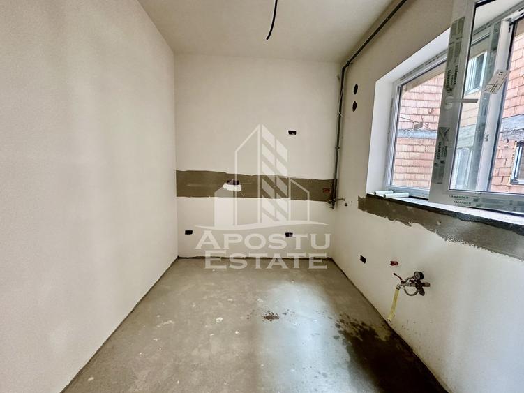 Apartament cu 2 camere, etaj intermediar, bucatarie inchisa, Giroc