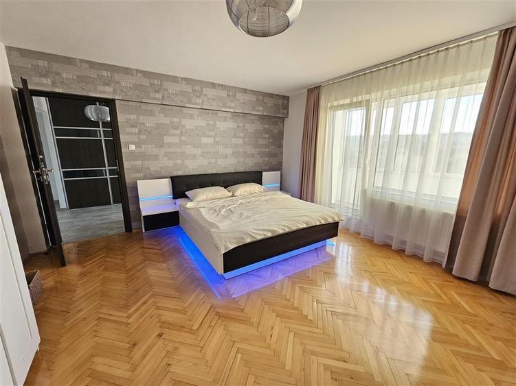Apartament 3 camere, de inchiriat, zona Bt, Unirii