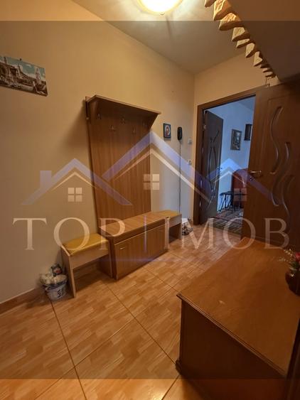 2 camere la etajul 3, centrala, termopan, izolat, zona Milcov
