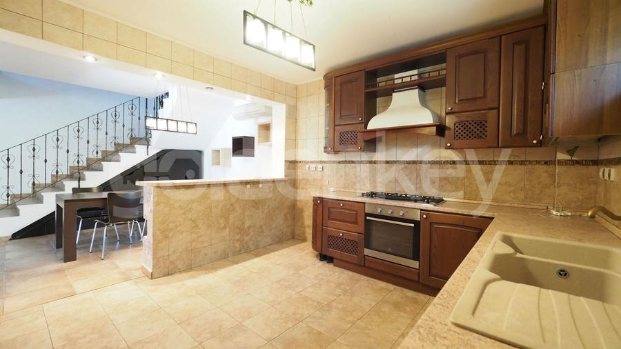 Vila spatioasa cu 6 camere | 500mp teren