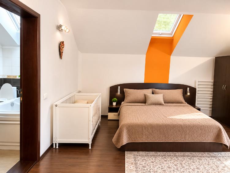 Vilă individuală, mobilată și utilată, teren 800 mp + apartament independent