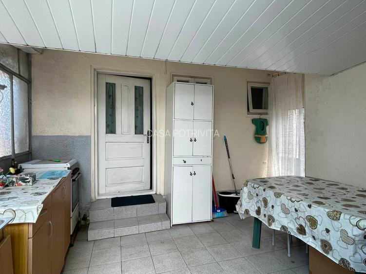 Coiciu, casă cu 3 camere, bucatarie, două bai, liberă imediat - 22