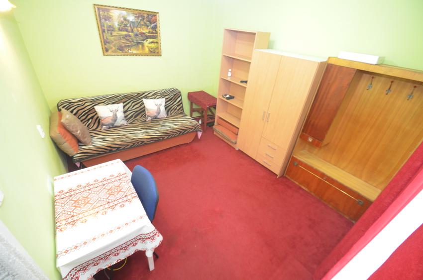 Apartament cu intrare din strada