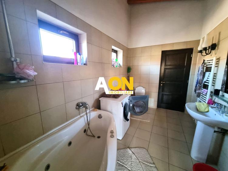 Casa de vanzare 5 camere, 980 teren, zona Piata Cetate