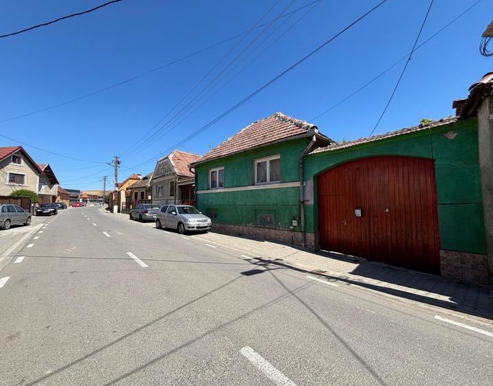 Casă de vânzare cu teren de 700 mp - Boița, Sibiu