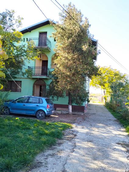 Proprietate completă: casă, terenuri și anexe în Valea Voievozilor