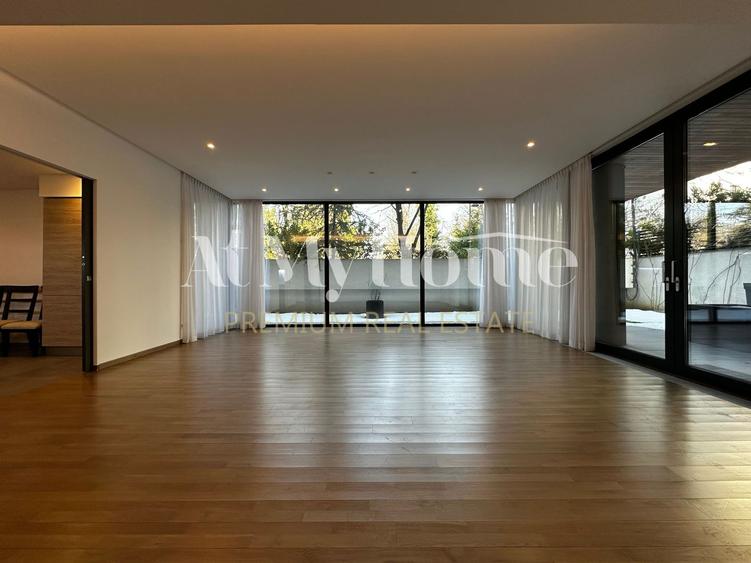 Apartament MODERN cu 4 camere, mobilat partial,finisaje lux, parcare,80mp terasa