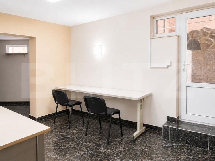 Casa de vanzare cu 5 camere, 298 mp, Cartierul Rogerius