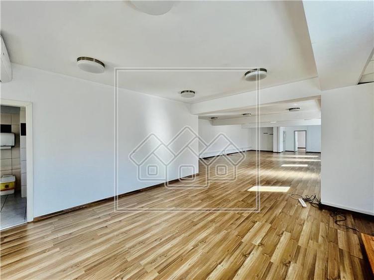 Spatiu de birouri, finisat modern, 4 parcari - Scoala de Inot