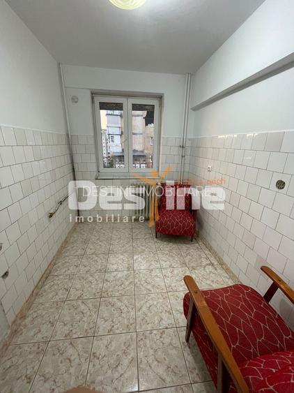 Apartament 3 camere semidecomandat , Bd. 1 Mai ,Sector 6 ,
