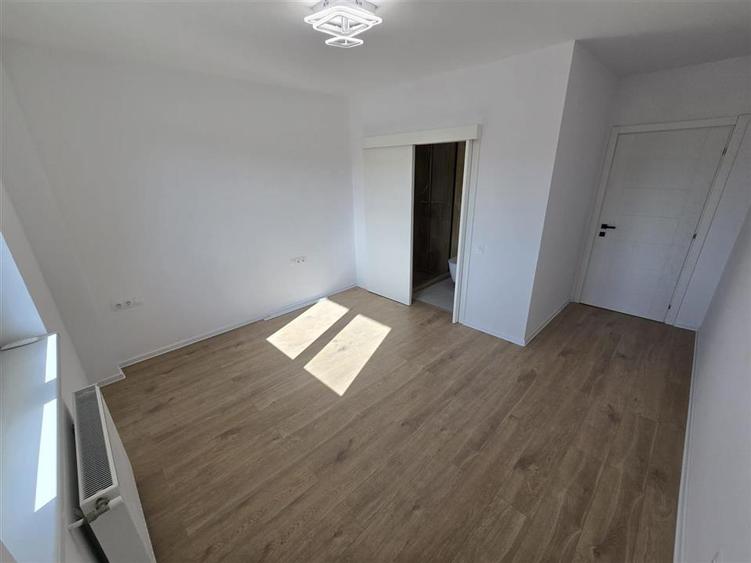 Apartament 3 Camere | Zona Tractorul | 2 Balcoane | NOU