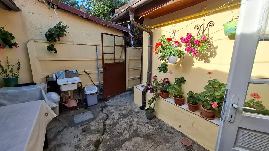 Casa 3 camere - constructie mixta + teren 200 mp (deschidere 8 ml )