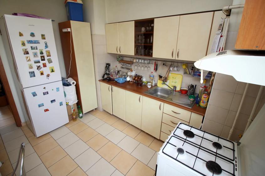 3 camere de 85 mp, cu centrală termică proprie, metrou Crângași la  10 minute