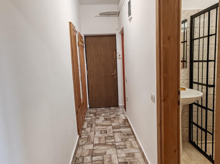 Garsoniera confort sporit, renovata zona Piata Tractorul
