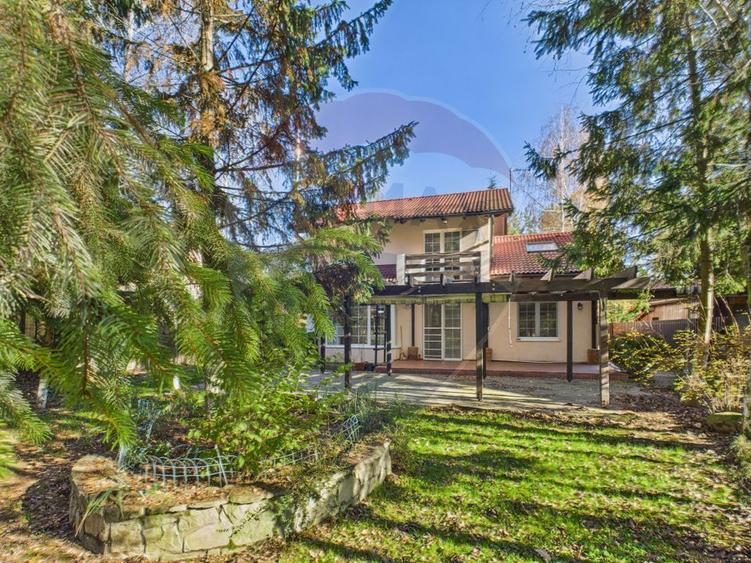 De vanzare | Vila in Paradisul Verde cu gradina si padure proprie |