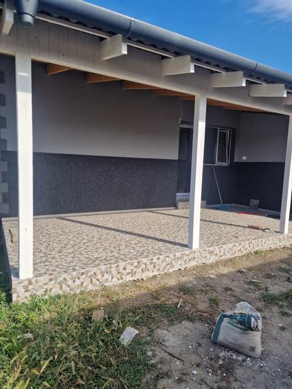 Sanmihaiul Roman - Casa individuala cu 4 camere si bucatarie inchisa