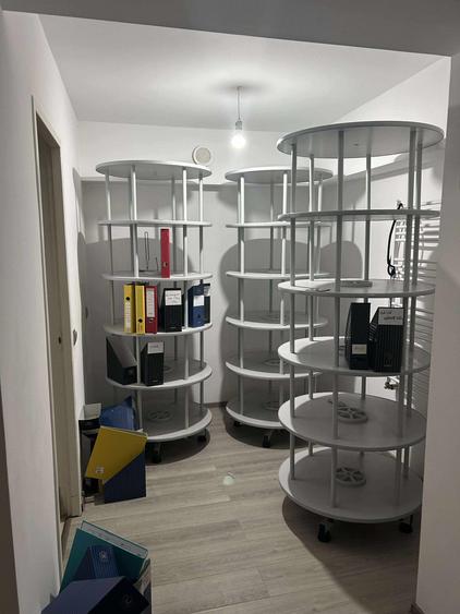 Vand central spatiu de 8 plus 3 birouri birouri cu CF separat