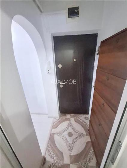 Apartament 3 camere nedecomandat, zona Milcov - 11