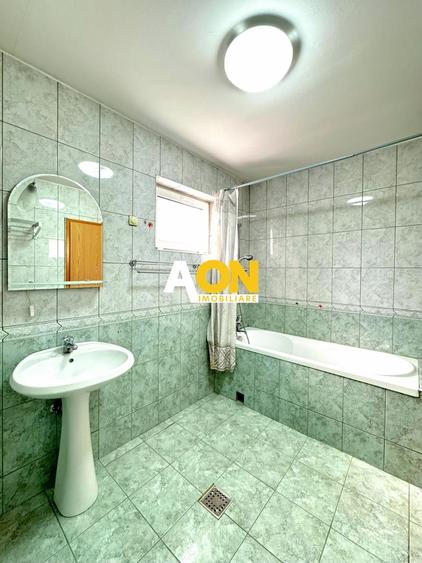 Casa P+1, 912 mp teren, 5 camere, strada asfaltata, zona Lipoveni