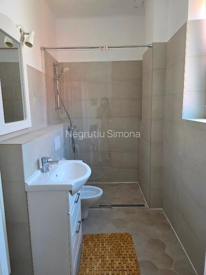 Închiriez apartament 2 camere, terasa, curte comuna, loc de parcare - 3