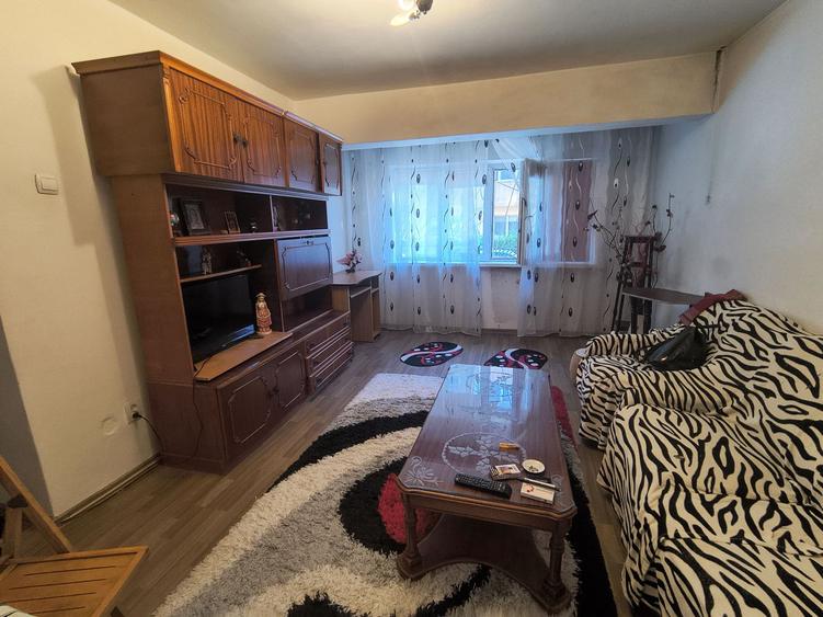 Inel2 2 Camere decomandat,51 mp pret 88000 euro
