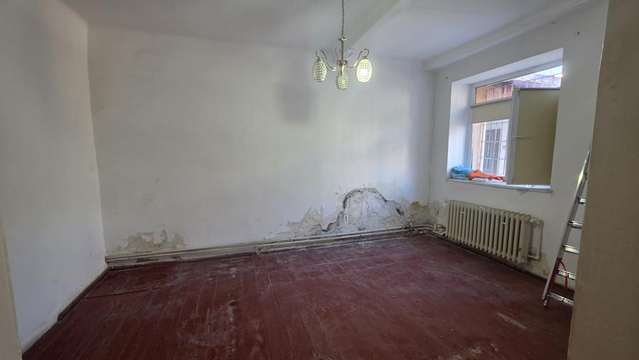 Piata Ovidiu , Centru vechi, 4 camere , 2 bai