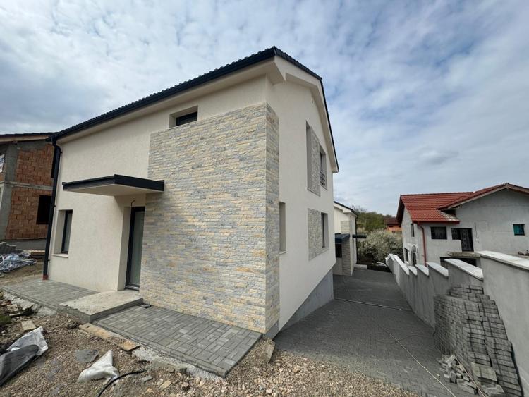 Casa 4 camere, 120 mp utili, teren, CF disponibil, zona Aerodromului Dezmir