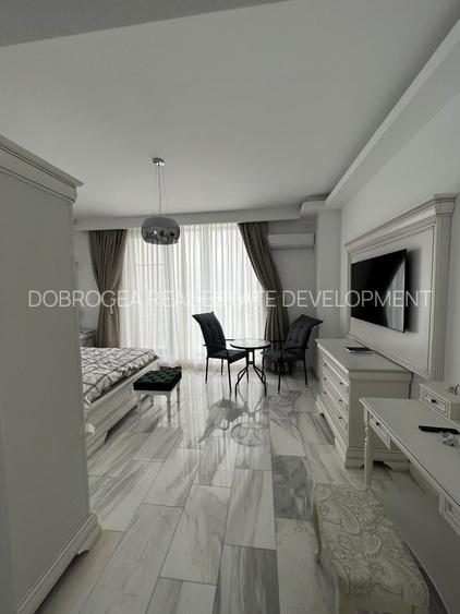 Penthouse mobilat lux , vedere frontală la mare - 17
