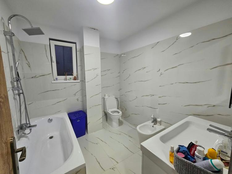 Casa 4 dormitoare 3 băi plus teren