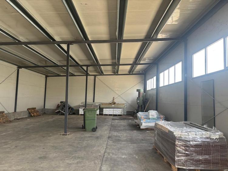 Depozit cu showroom de inchiriat de 1600 mp
