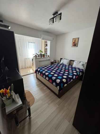 Apartament 2 camere(transformat in 3)decomandat-zona Anda
