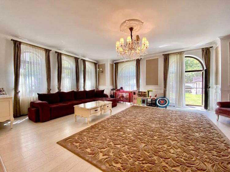 Vila superba-Cambridge School- Pipera , 5 camere-teren 1.000mp