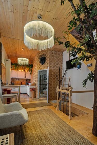 Casă boemă restaurată – ideală pentru locuire sau Airbnb