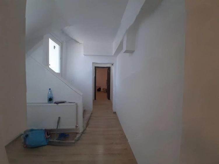 Garsoniera-demisol inalt-zona Banu Manta