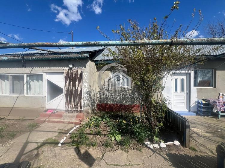 Casa si teren in comuna Mihailesti SC=100mp teren=820mp Pret: 28.000 neg.