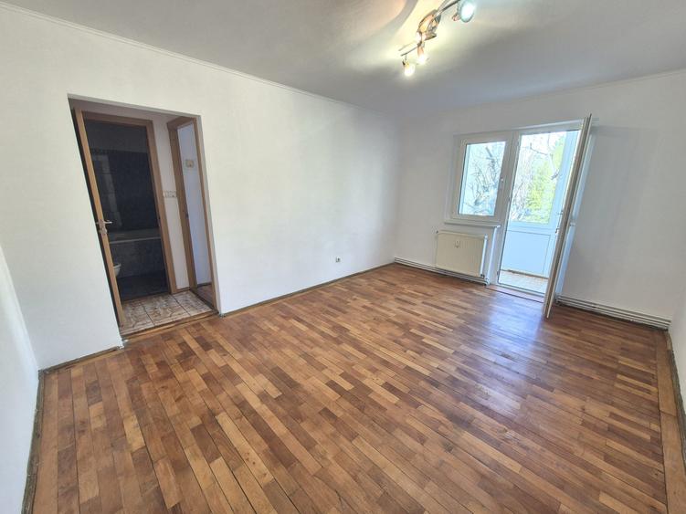 Vanzare Apartament 2 Camere semidecomandat Centrul Civic Str.Harmanului Etajul 3
