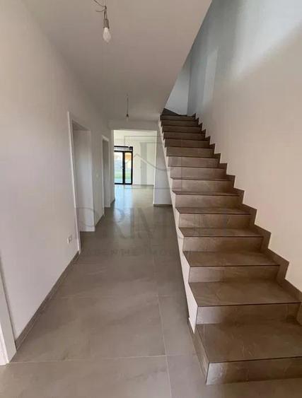 Duplex finalizat - bucatarie inchisa - dormitor la parter