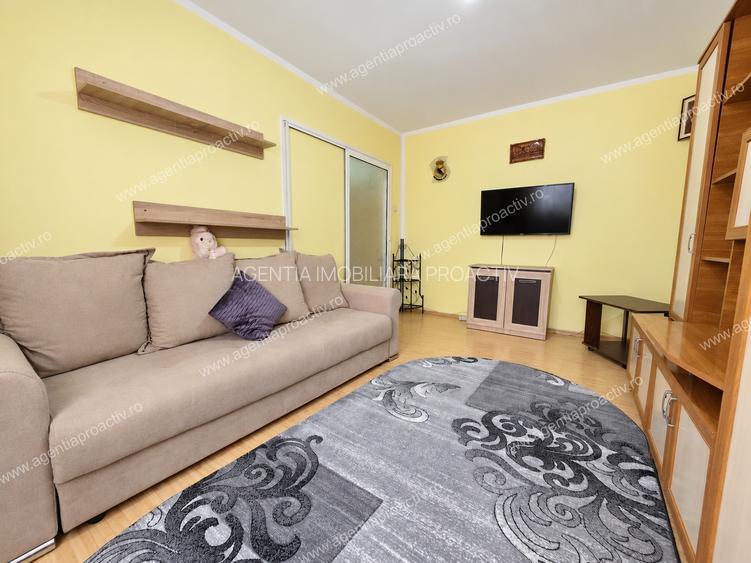 Apartament cu 2 camere, decomandat, Micro 21, etajul 2 – La cheie!