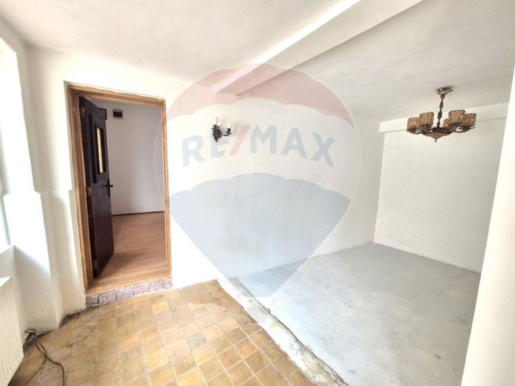Casa de vanzare pretabila locuinta sau afacere | 13 Septembrie