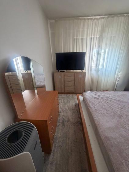 Apartament 3 camere DECOMANDAT – 9 Mai / Domnișori