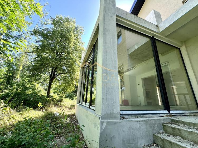 Vila cu 13 camere *4000mp teren* / Piscina / Snagov