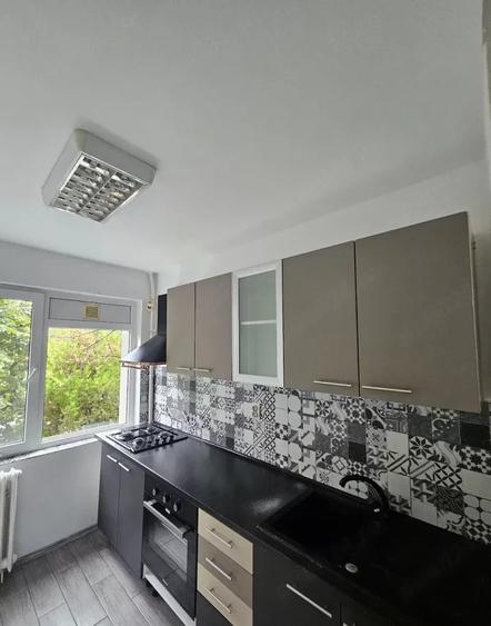 Apartament de 2 camere, 55 mp, decomandat, metrou, zona Nicolae Grigorescu